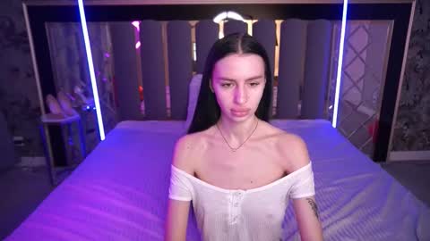 snow_whiteeex online show from March 2, 7:15 am