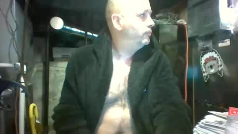 watchmecum online show from April 28, 1:48 pm