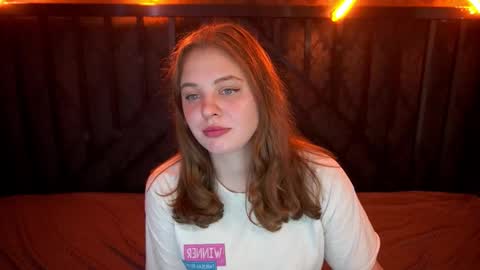 Snapshot of snowwhite_bella chatting on October 23, 1:12 pm snowwhite_bella online show from October 23, 1:12 pm
