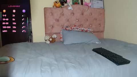 Soffy Moore online show from November 6, 1:52 am