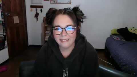 Sofi Lynch online show from April 26, 5:49 am