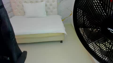 sofia_echeverri online show from April 18, 12:29 pm