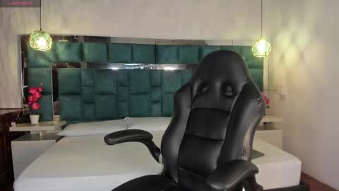 Snapshot of sofia_gomez1_ chatting on September 30, 1:21 pm Sofia online show from September 30, 1:21 pm