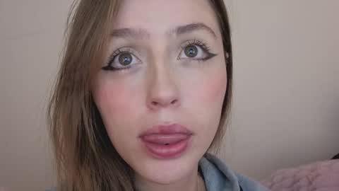 Snapshot of sofia_palacios_ chatting on September 12, 4:14 am online show from September 12, 4:14 am