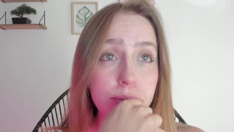 Snapshot of sofia_palacios_ chatting on January 24, 7:19 am online show from January 24, 7:19 am