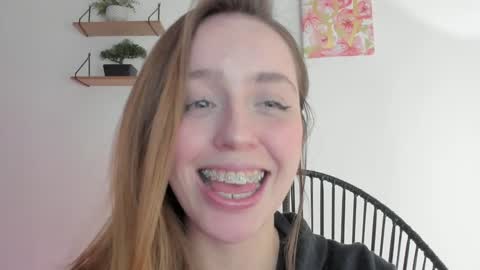 Snapshot of sofia_palacios_ chatting on January 9, 2:43 am online show from January 9, 2:43 am