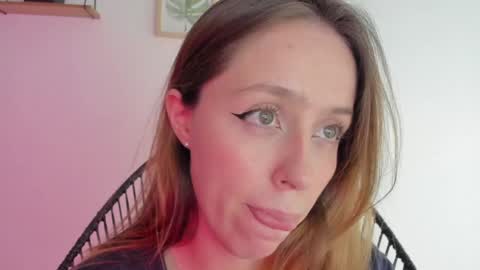 Snapshot of sofia_palacios_ chatting on December 27, 6:14 am online show from December 27, 6:14 am
