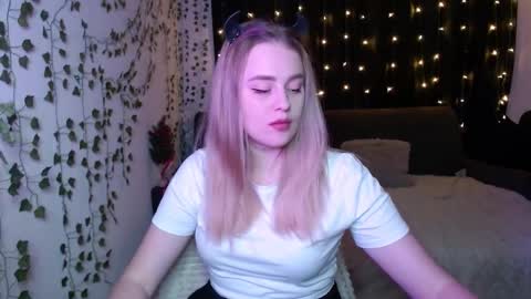 sofia_rosemary online show from February 2, 11:40 am