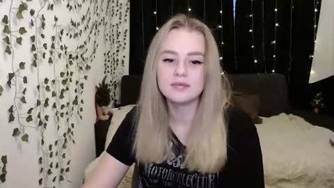 sofia_rosemary online show from December 28, 12:24 pm