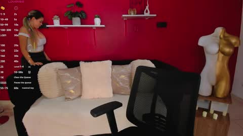sofia_velvetx online show from May 4, 2:23 pm