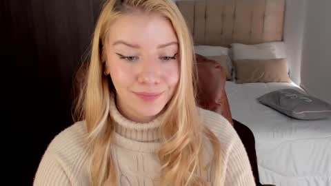 Snapshot of sofia_woodss chatting on December 12, 6:42 pm Sofia online show from December 12, 6:42 pm