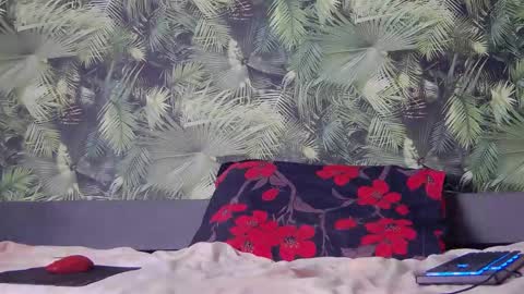 Sofiaaa99 online show from September 25, 7:21 pm