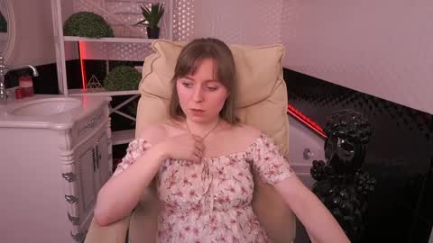 SofiaLuxuryy online show from April 3, 3:30 pm