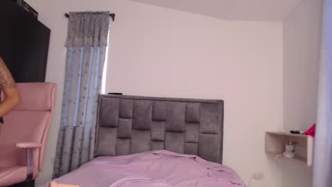 Snapshot of sofierosse_ chatting on February 24, 3:20 pm Sofie Rosee online show from February 24, 3:20 pm