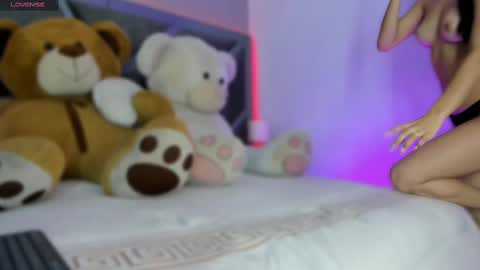 Snapshot of sofiewild_ chatting on October 1, 9:02 pm sofie online show from October 1, 9:02 pm