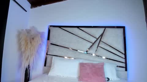 sofijohnsonx online show from February 2, 3:28 pm