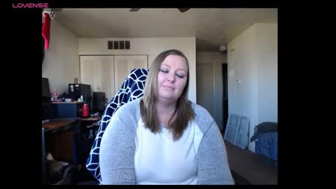 Snapshot of softerpeaches chatting on December 13, 8:25 pm Rose online show from December 13, 8:25 pm