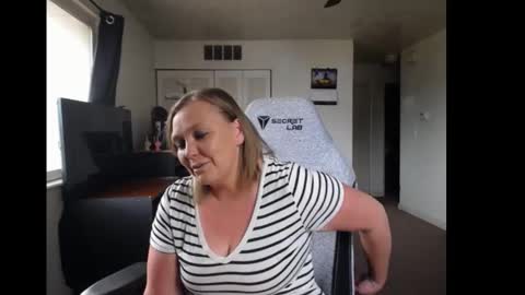 Snapshot of softerpeaches chatting on September 9, 7:47 pm Rose online show from September 9, 7:47 pm