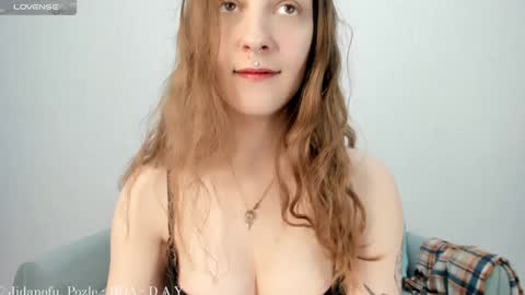 SolarAlice online show from January 18, 2:02 pm