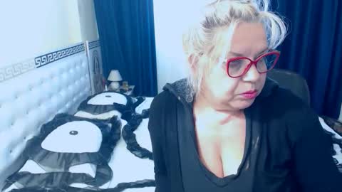 Snapshot of sonyamilf chatting on September 19, 12:20 pm Sonya online show from September 19, 12:20 pm