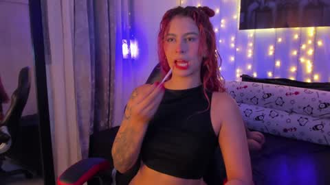 Snapshot of sophi_01 chatting on December 28, 7:11 am sophie online show from December 28, 7:11 am