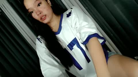 sophia_walker18 online show from June 23, 12:44 pm
