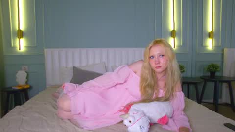 sophiaivy online show from August 5, 2:14 pm