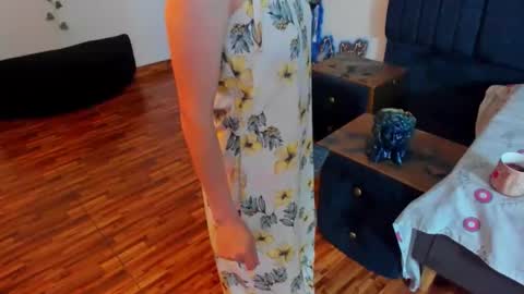 sophiamiller6 online show from April 14, 3:37 pm