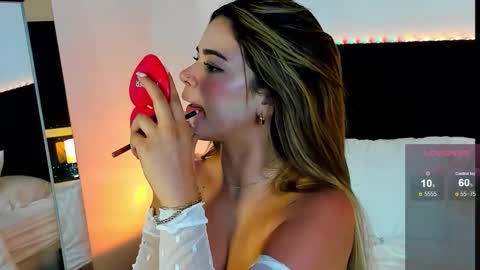 Sophia Smith online show from October 6, 1:12 am