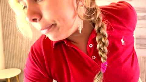 sophie online show from May 18, 11:38 am