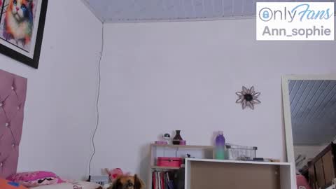 Snapshot of sophie_dolly_ chatting on September 17, 2:37 am sophie doll online show from September 17, 2:37 am