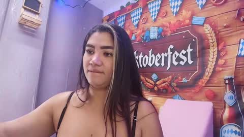 Snapshot of sophie_hils chatting on September 25, 12:12 pm sophie online show from September 25, 12:12 pm