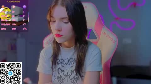 sophie_nomenal_ online show from March 5, 9:29 am