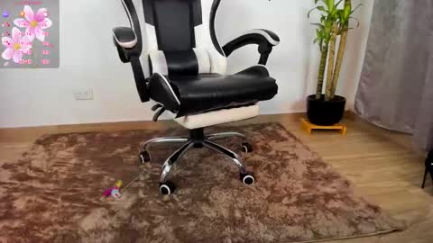 sophiebaker__ online show from November 11, 4:58 am