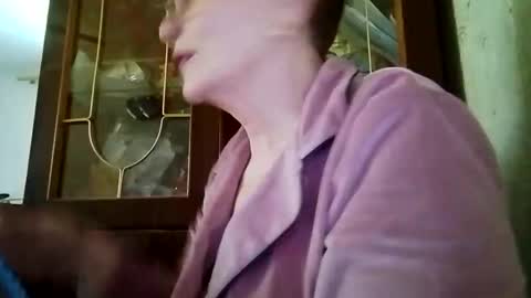 SophieBurnsX online show from June 5, 9:37 am