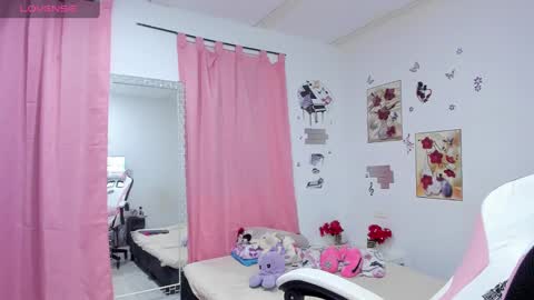 Sophie Woods  online show from December 14, 8:51 pm