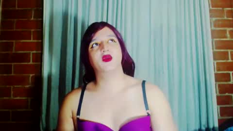 sophiehillsxo online show from December 19, 3:46 am
