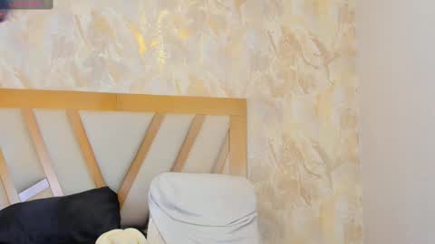 Snapshot of sophiekozlov chatting on February 21, 12:50 pm Sophie online show from February 21, 12:50 pm