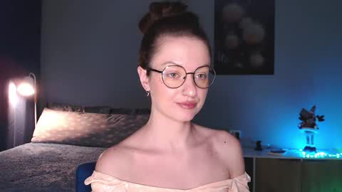 sophieleroux online show from December 13, 9:43 pm