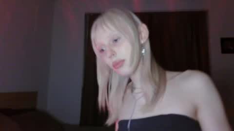 sora999999999 online show from April 9, 7:19 pm