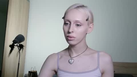 sora999999999 online show from March 12, 5:06 pm