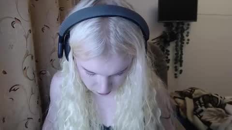 soska_albinosk online show from December 5, 9:45 pm