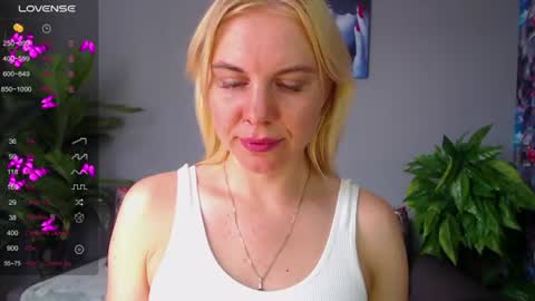 Lisa online show from August 3, 4:03 am