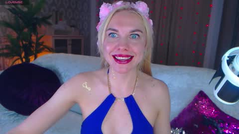 Lisa online show from November 15, 8:05 am