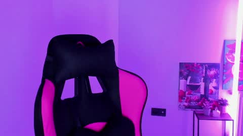 Jennie online show from April 8, 1:36 pm