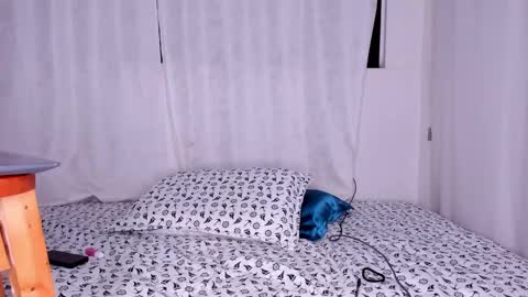 Naty online show from December 9, 11:45 pm