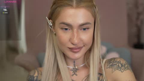 DAISY online show from December 17, 3:16 pm