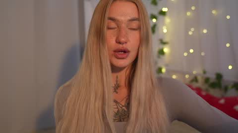 DAISY online show from January 4, 3:28 pm