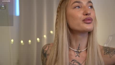 DAISY online show from December 20, 11:00 am