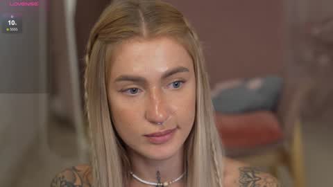 DAISY online show from December 17, 6:20 pm